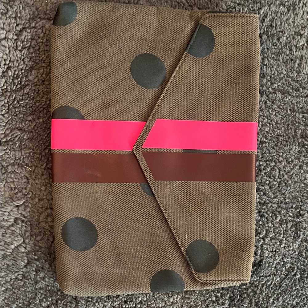 Fun clutch - clean and from smoke- free home! In very good condition!